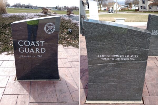 HICKSVILLE HONORING ALL VETERANS MEMORIAL STONE E FRONT &  BACK