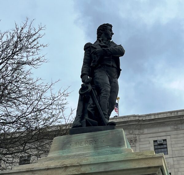 COMMODORE OLIVER HAZARD PERRY WAR MEMORIAL STATUE