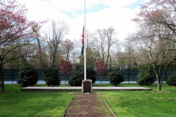 RIVER EDGE MEMORIAL PARK