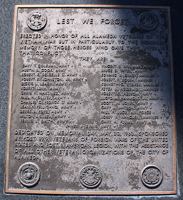 ALAMEDA LEST WE FORGET WAR MEMORIAL PLAQUE
