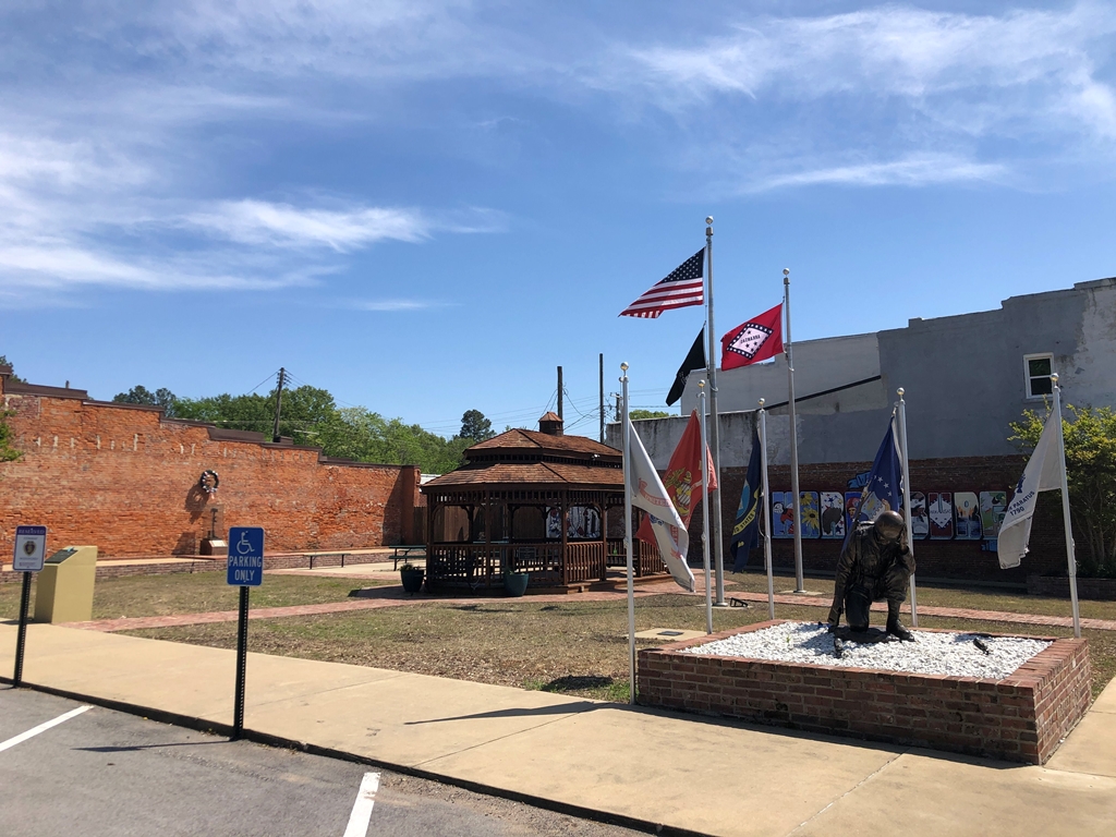 HARRISBURG, AR VETERANS MEMORIAL PARK