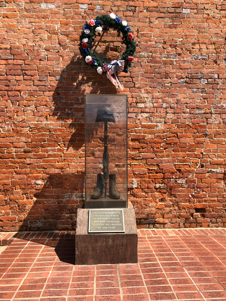 HARRISBURG, AR VETERANS MEMORIAL PARK BATTLEFIELD CROSS