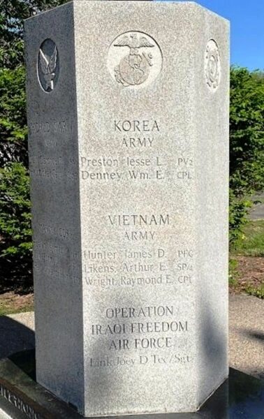 IN MEMORY OF OUR BRAVE MEN AND WOMEN WAR MEMORIAL SIDE E