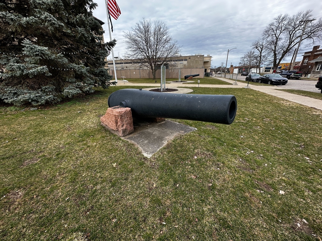SERVICE GUN WAR MEMORIAL
