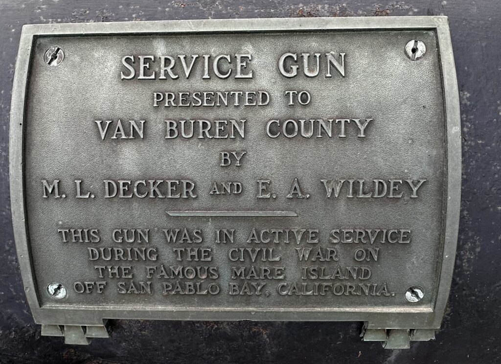 SERVICE GUN WAR MEMORIAL PLAQUE