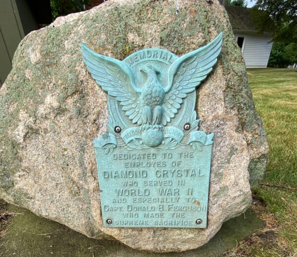 DIAMOND CRYSTAL WORLD WAR II VETERANS MEMORIAL