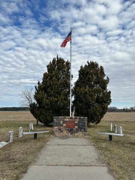 LAKESIDE CEMETERY VETERANS MEMORIAL
