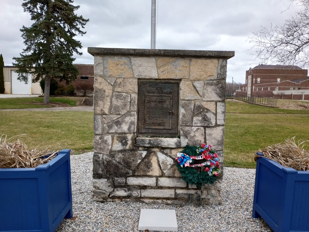 COMMUNITY OF FREMONT, OHIO SECOND WORLD WAR MEMORIAL
