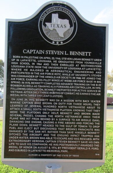 CAPTAIN STEVEN L. BENNETT MEDAL OF HONOR WAR MEMORIAL MARKER