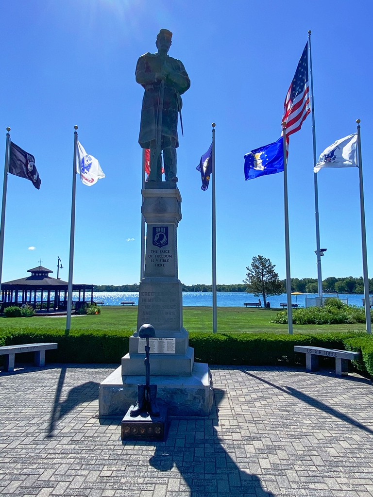 ALGONAC CIVIL WAR AND VIETNAM WAR MEMORIAL