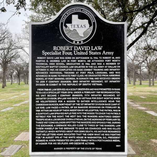 ROBERT DAVID LAW MEDAL OFD HONOR WAR MEMORIAL MARKER