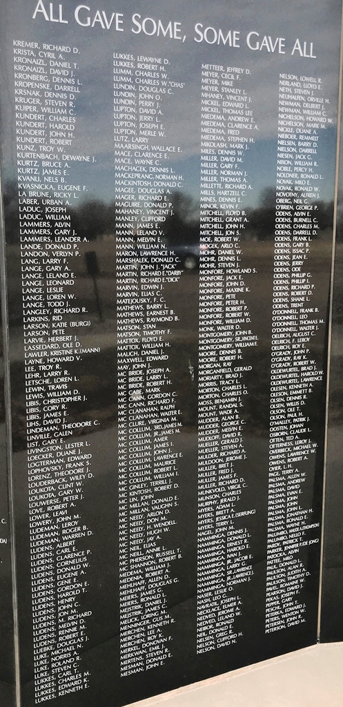 SPRINGFIELD VETERANS MEMORIAL STONE D