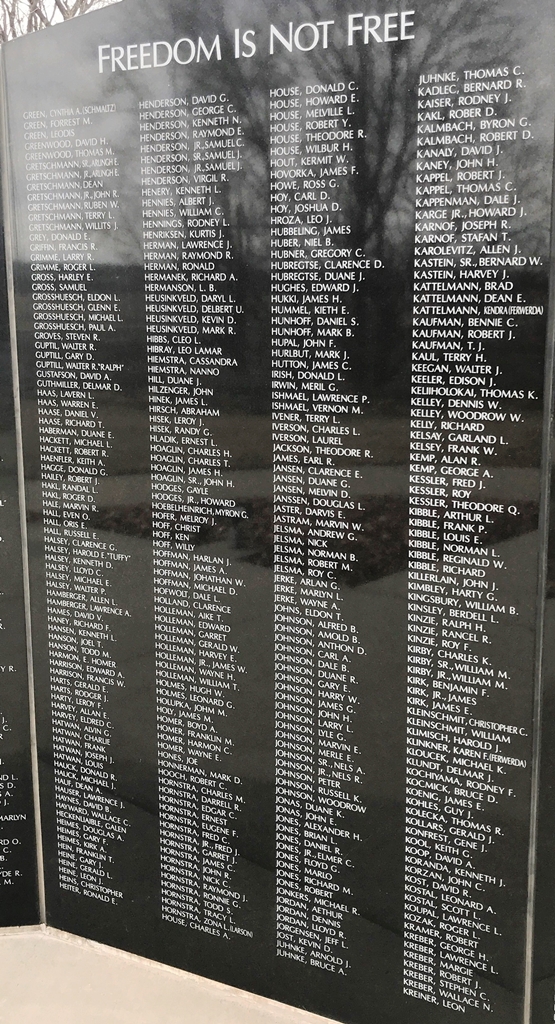 SPRINGFIELD VETERANS MEMORIAL STONE C