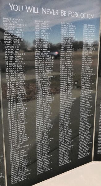 SPRINGFIELD VETERANS MEMORIAL STONE B