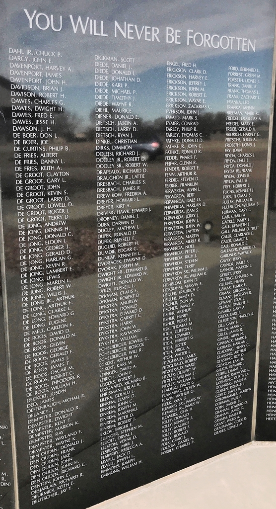 SPRINGFIELD VETERANS MEMORIAL STONE B