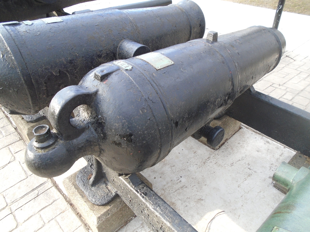 CIVIL WAR 42-POUNDER CAST-IRON CARRONADE MEMORIAL