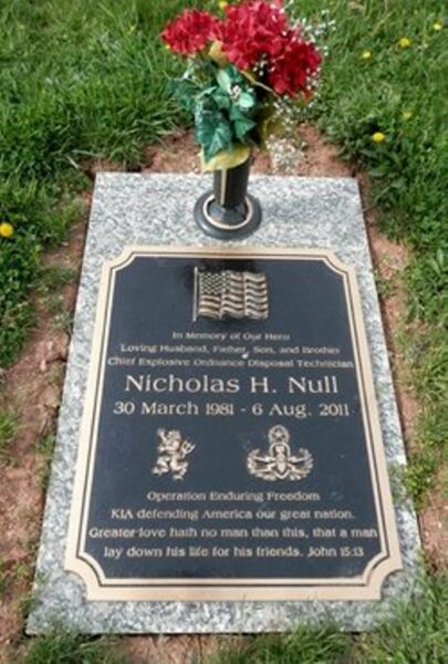 NICHOLAS H NULL WAR MEMORIAL CEMETERY PLAQUE