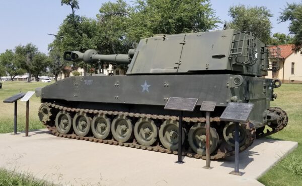 SGM IRA EDWARD WHITTAKER WAR MEMORIAL M109 HOWITZER