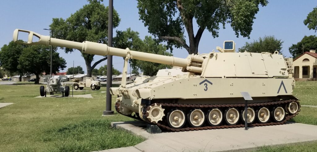 U.S. M109A3 155MM SELF-PROPELLED HOWITZER MEMORIAL