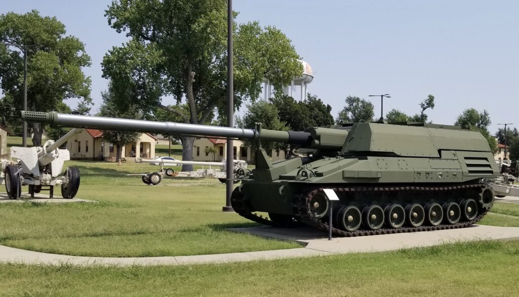 U.S. XM2001 CRUSADER 155MM SELF-PROPELLED HOWITZER MEMORIAL