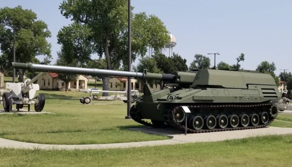 U.S. XM2001 CRUSADER 155MM SELF-PROPELLED HOWITZER MEMORIAL