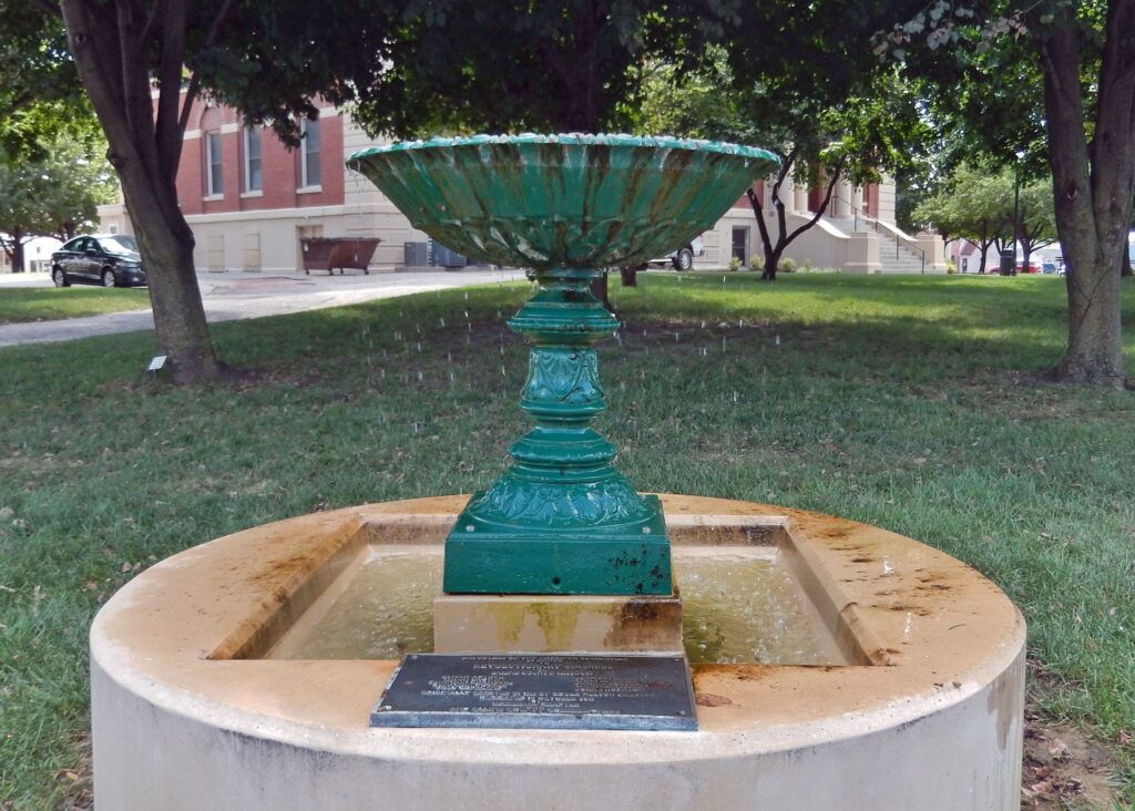 REVOLUTIONARY SOLDIERS IN SALINE COUNTY, MISSOURI MEMORIAL FOUNTAIN