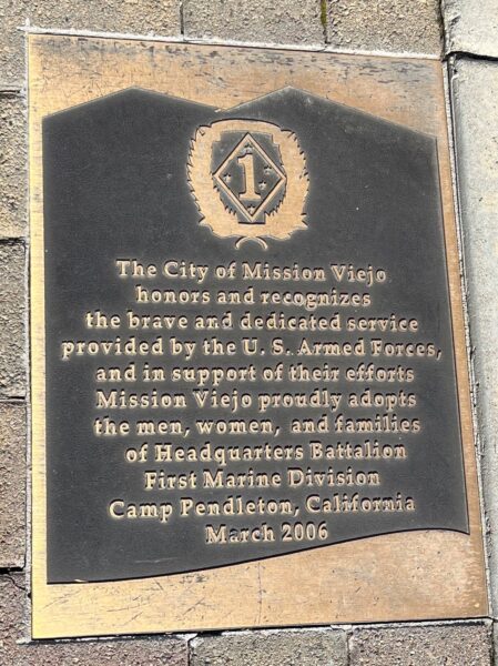 HEADQUARTERS BATTALION FIRST MARINE DIVISION MEMORIAL PLAQUE