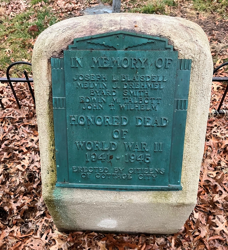 BRENTWOOD HONORED DEAD WAR MEMORIAL