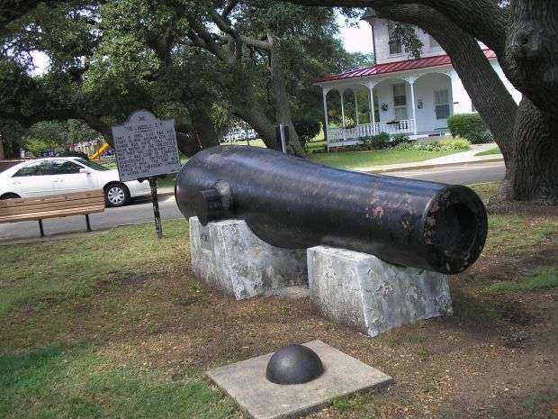 THE LINCOLN GUN WAR MEMORIAL CANNON
