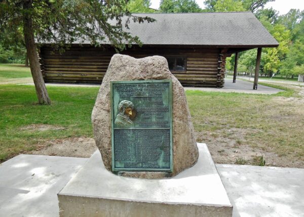 CXOMMEMORATING THE DEEDS OF THE UNION VETERANS CIVIL WAR MEMORIAL