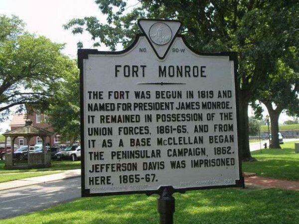 FORT MONROE WAR MEMORIAL MARKER