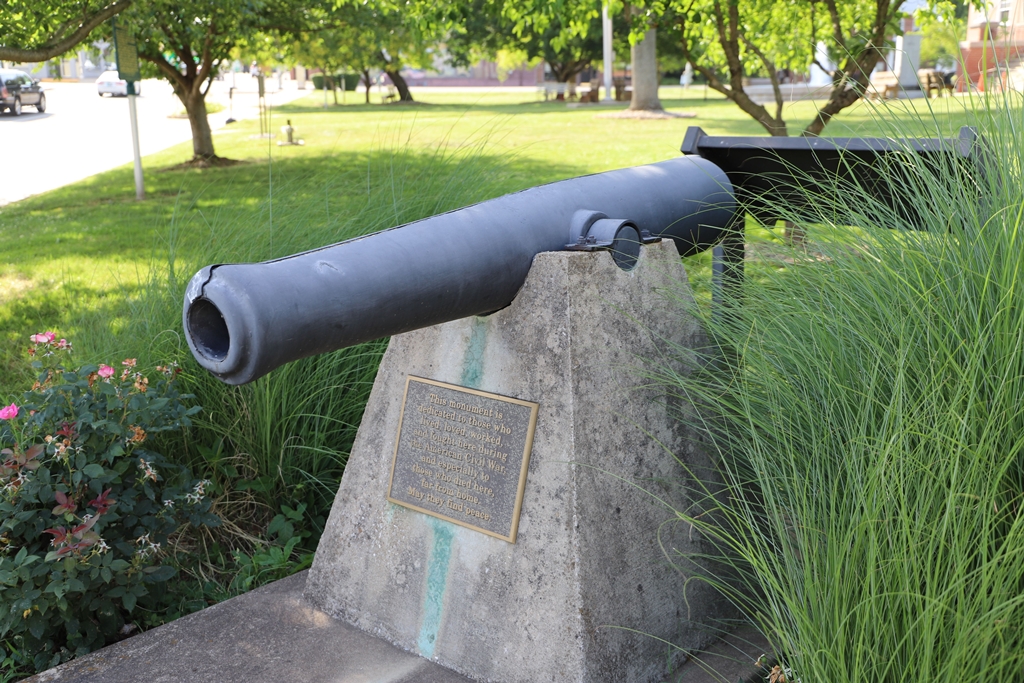 MUNFORDVILLE CIVIL WAR MEMORIAL CANNON