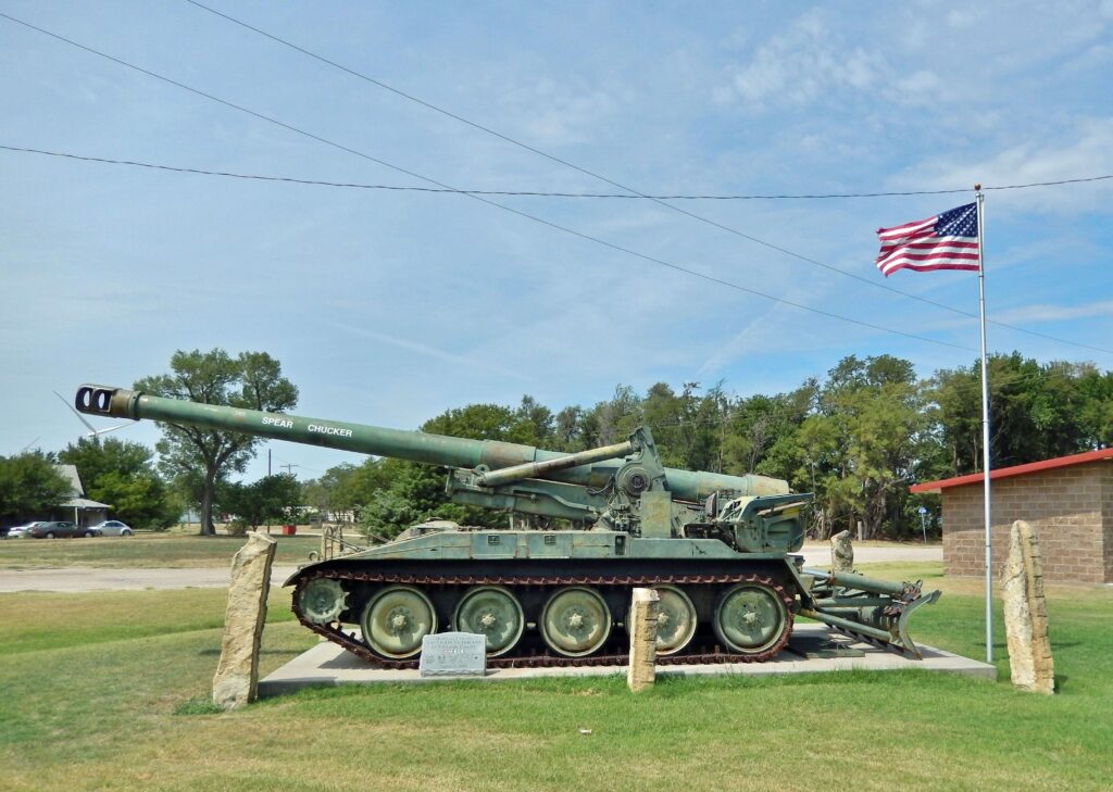 EDWARDS COUNTY VIETNAM VETERANS MEMORIAL SELF-PROPELLED HOWITZER