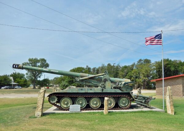 EDWARDS COUNTY VIETNAM VETERANS MEMORIAL SELF-PROPELLED HOWITZER