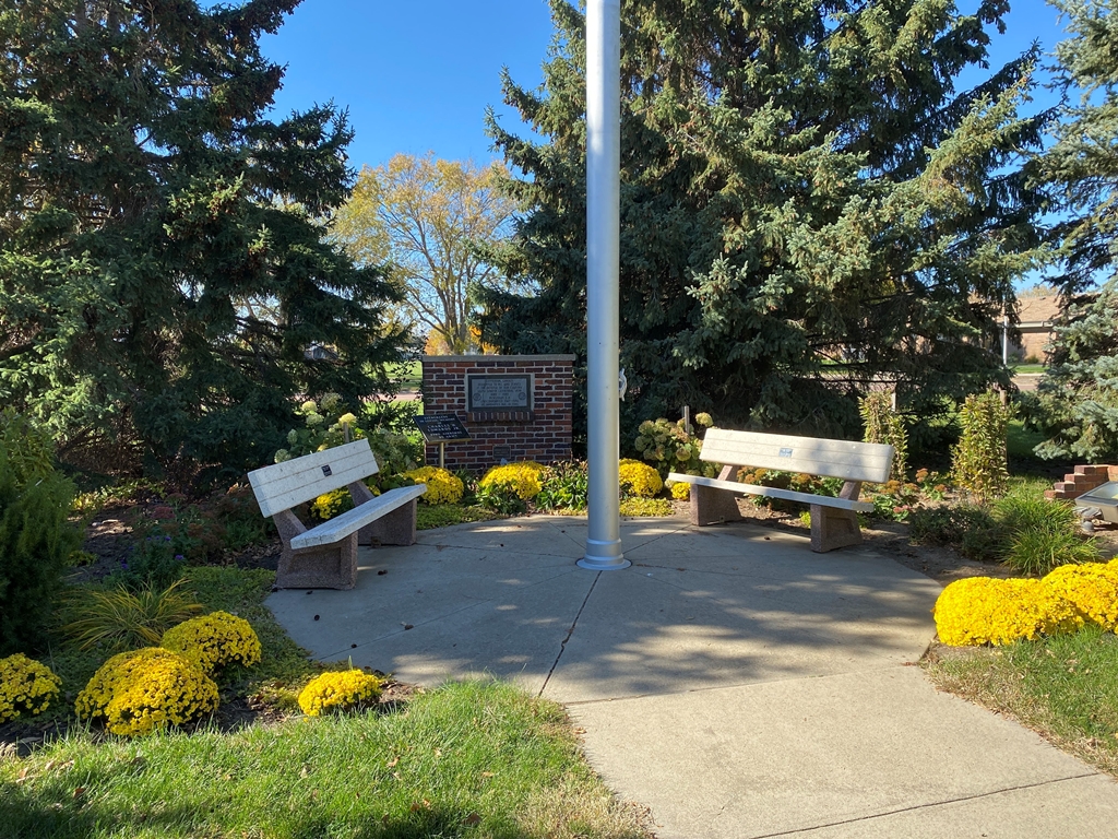 PICKSTOWN CENTENNIAL GARDEN VETERANS MEMORIAL  CLOSE-UP