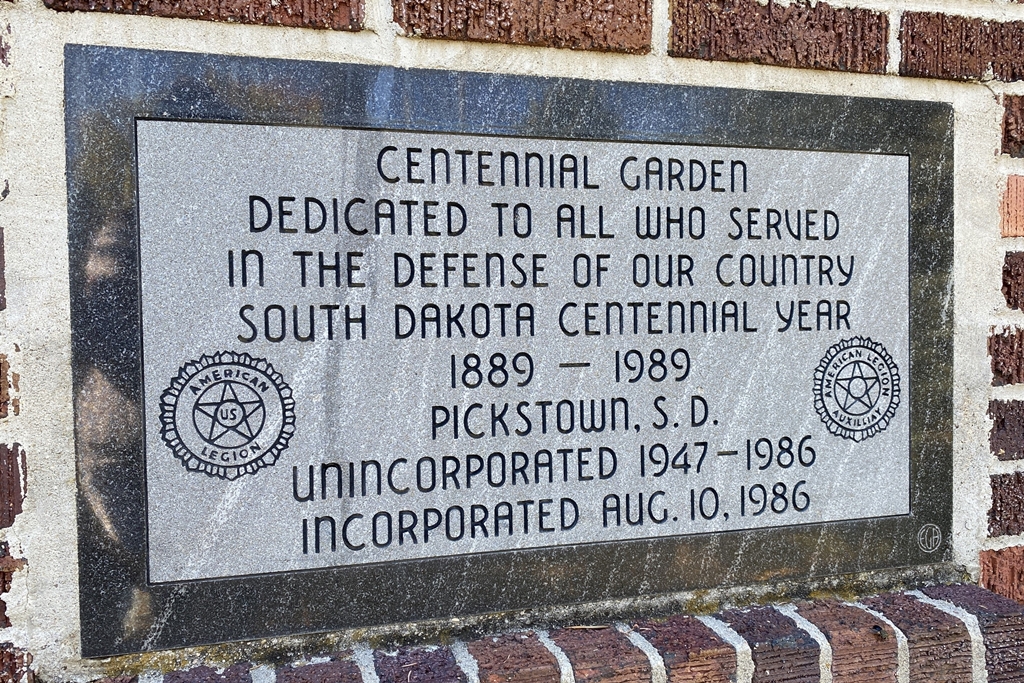 PICKSTOWN CENTENNIAL GARDEN VETERANS MEMORIAL STONE