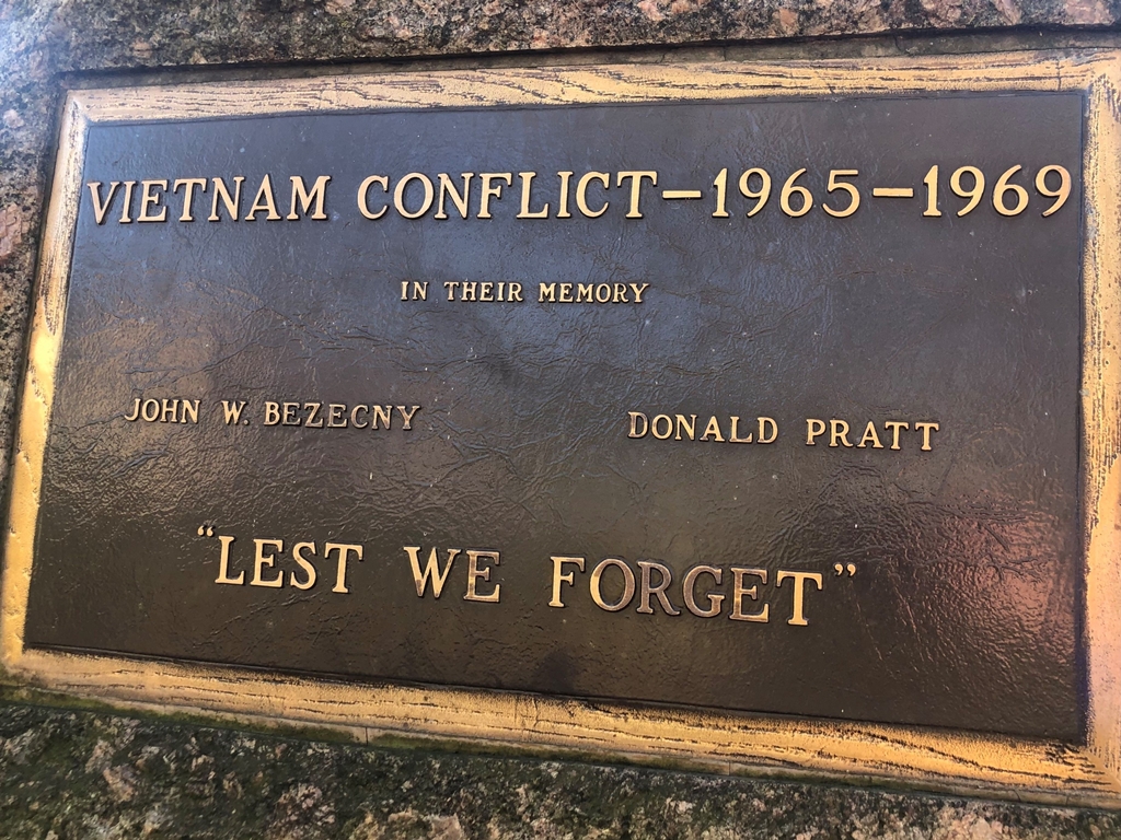 RIVERSIDE, IL VIETNAM CONFLICT WAR MEMORIAL PLAQUE