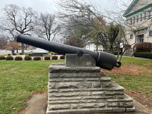 S.B. PHILLIPS POST 375 DEPT. OF ILLS. G.A.R. MEMORIAL CANNON
