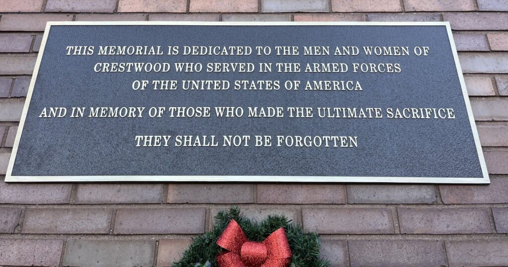CRESTWOOD ARMED FORCES WAR MEMORIAL PLAQUE