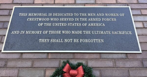 CRESTWOOD ARMED FORCES WAR MEMORIAL PLAQUE