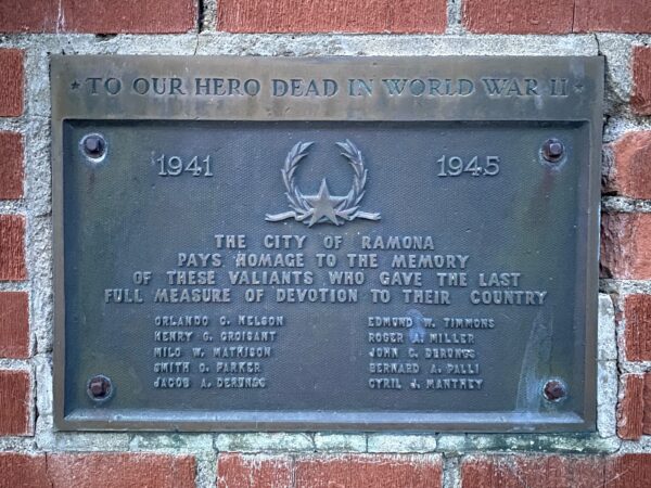 DERUNGS MEMORIAL FIELD PLAQUE C