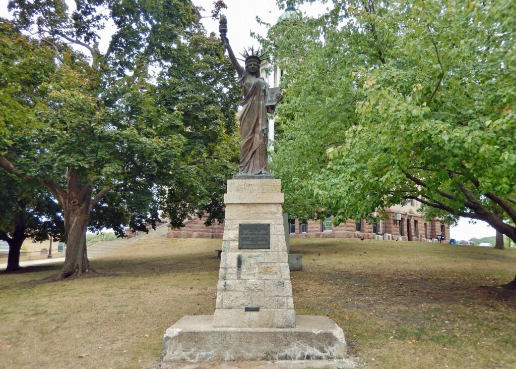 DECORAH REPLICA OF THE STATUE OF LIBERTY MEMORIAL