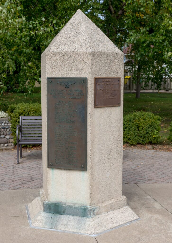 IN MEMORY OF THOSE WHO GAVE THEIR LIVES FOR THEIR COUNTRY MEMORIAL