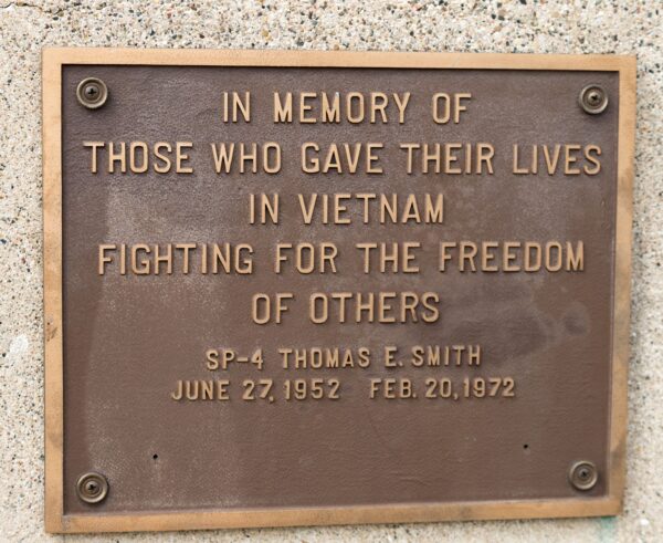 IN MEMORY OF THOSE WHO GAVE THEIR LIVES FOR THEIR COUNTRY MEMORIAL PLAQUE B