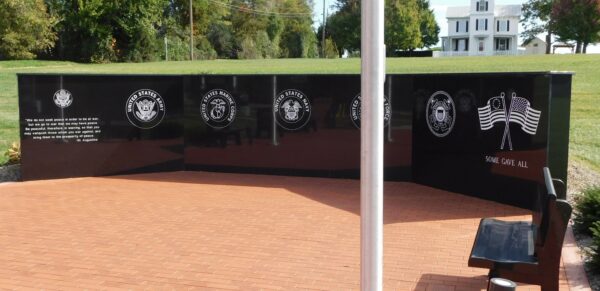 MIDDLETOWN VETERANS MEMORIAL CLOSE-UP