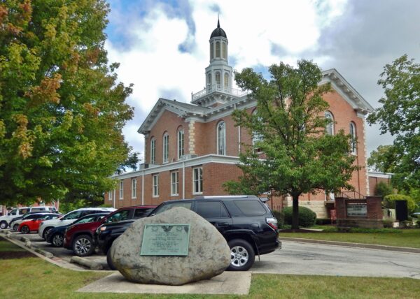 KENDALL COUNTY WORLD WARS MEMORIAL