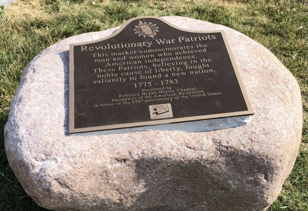 REVOLUTIONARY WAR PATRIOTS MEN AND WOMEN MEMORIAL PLAQUE