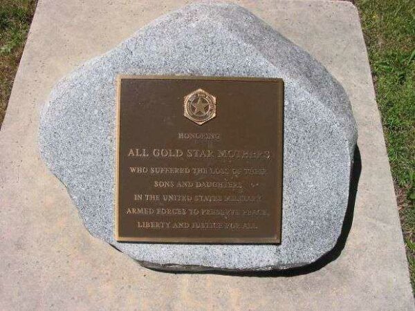 FOND DU LAC COUNTY GOLD STAR MOTHERS MEMORIAL PLAQUE