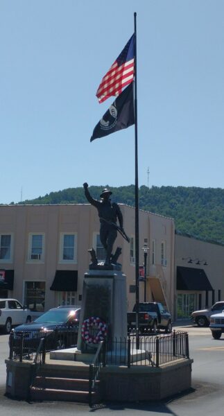 WAYNE COUNTY, KY WORLD WAR MEMORIAL