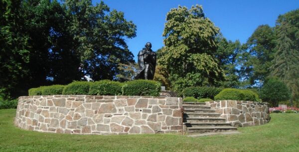 GEORGE WASHINGTON IN PRAYER MEMORIAL